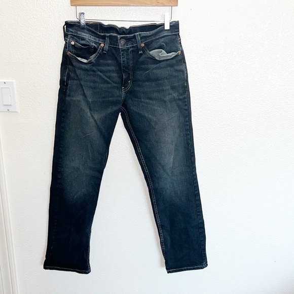 Levi's Men's Medium To Dark Wash Straight Leg Jeans - Picture 1 of 11